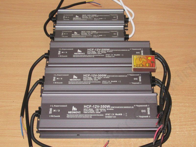 Девять 12 вольт блоков питания 40-350 ватт в герметичном исполнении Девять 12 вольт блоков питания 40-350 ватт в герметичном исполнении